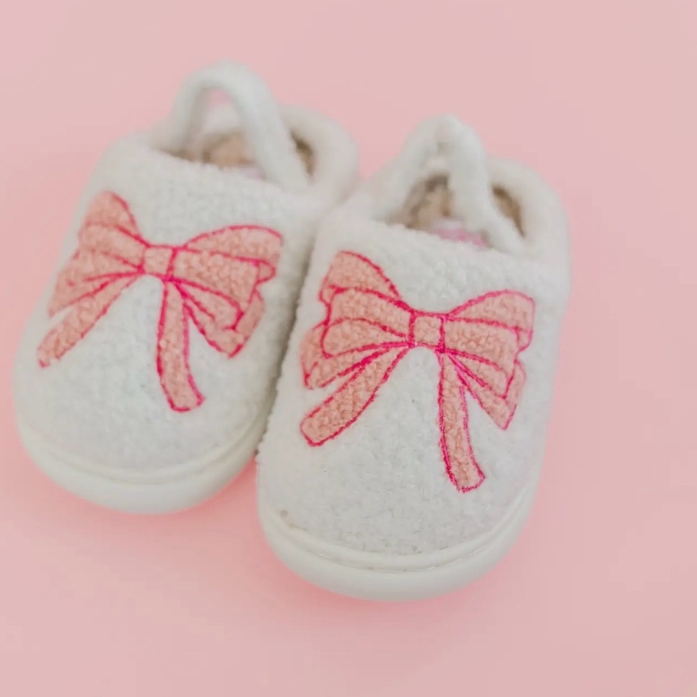Toddler Girl Fuzzy Plush Slippers with Pink Bow